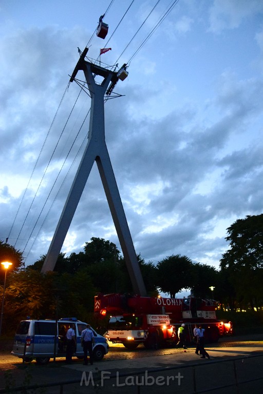 Koelner Seilbahn Gondel blieb haengen Koeln Linksrheinisch P837.JPG - Miklos Laubert